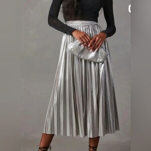 BNWT Tullea Metallic Silver Accordion Midi Skirt size Medium STUNNING